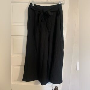 Mimi & Daphne Downeast basics black wide leg culottes size medium NWT